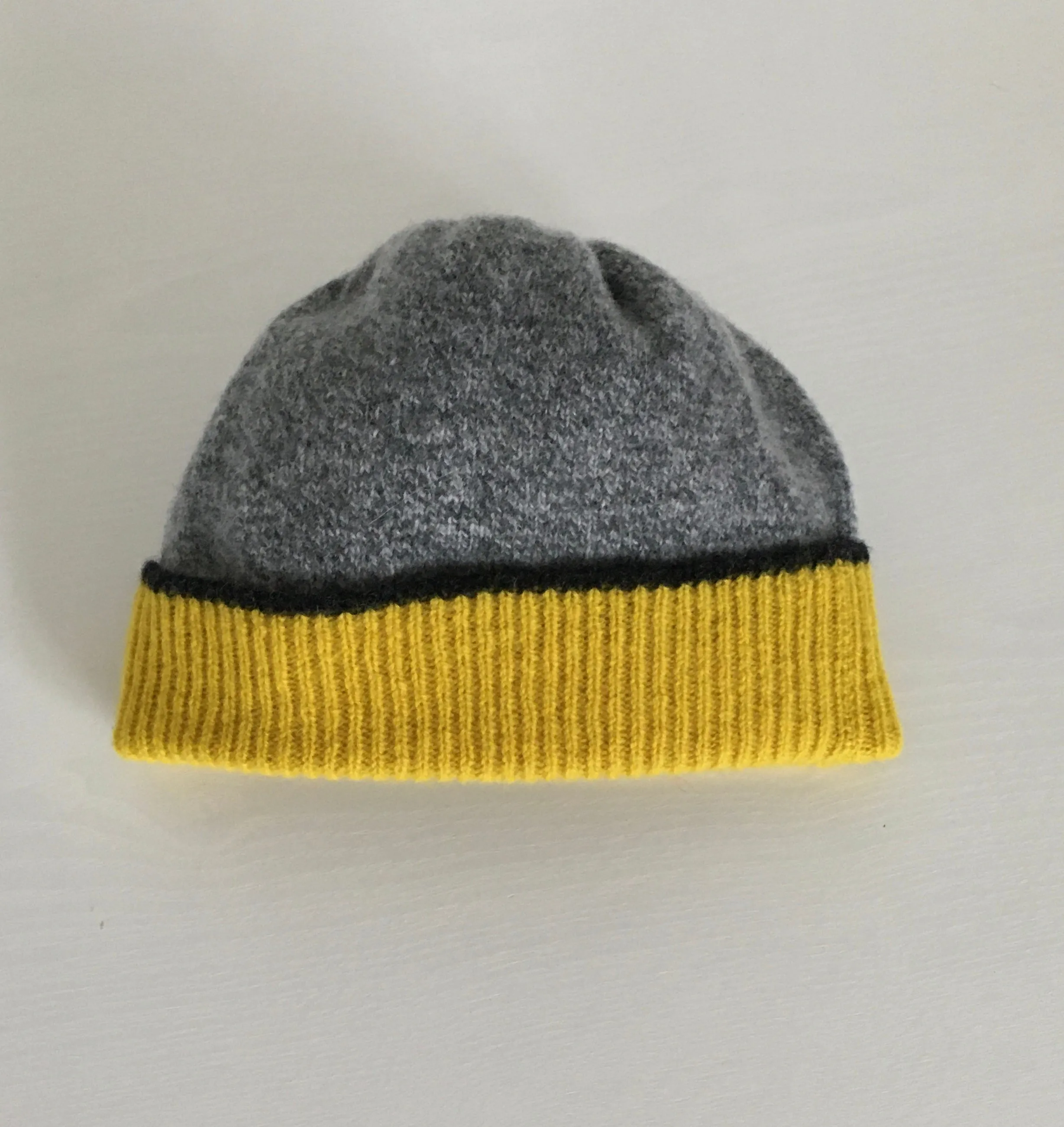 Hat and scarf super soft lambswool marled grey and yellow.