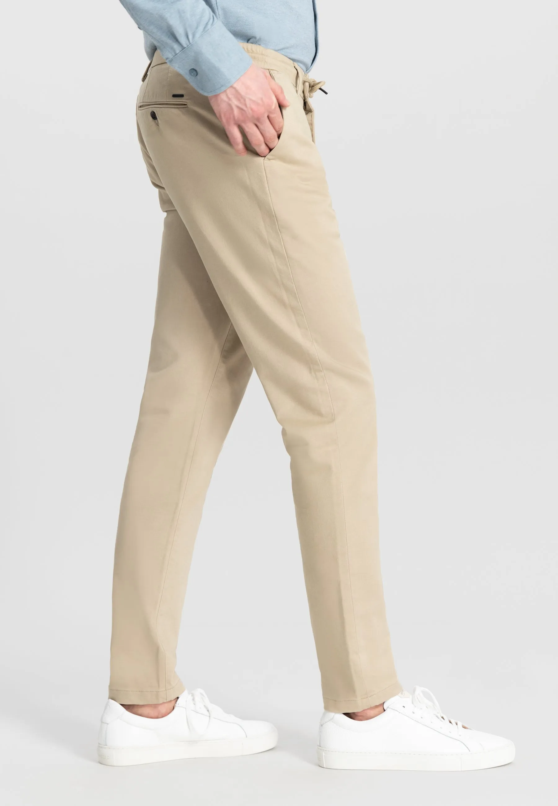 Lancaster Tapered Jogger: Sand